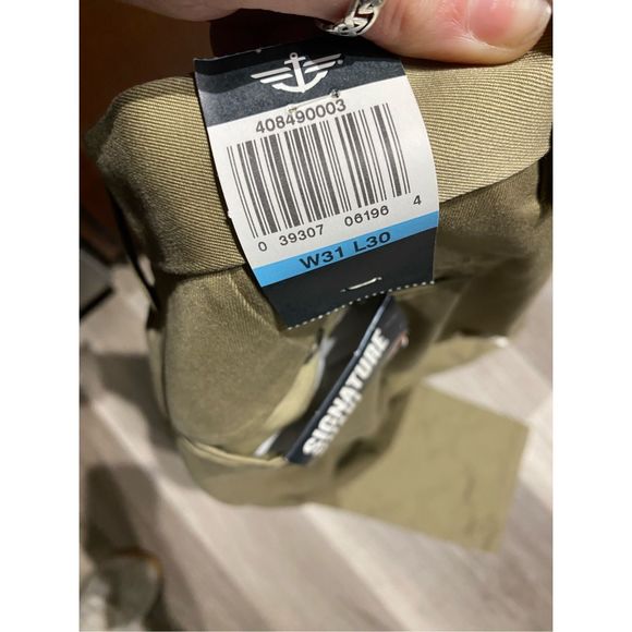 Dockers NWT Signature Khaki Pants Classic Fit D3 Pleated, Men's Size 31 x 30 - Picture 3 of 7